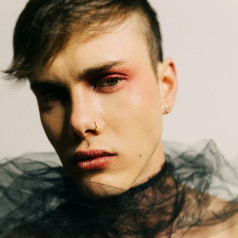 MGK HAS 2 PAY