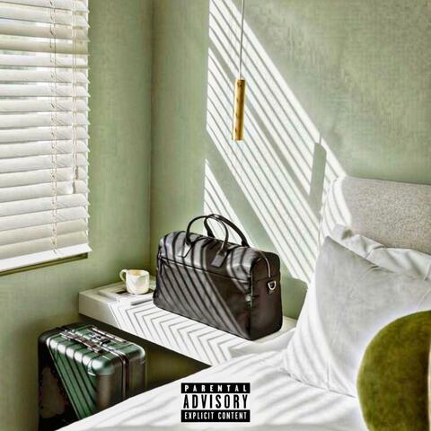 Suitcase (feat. Toty)