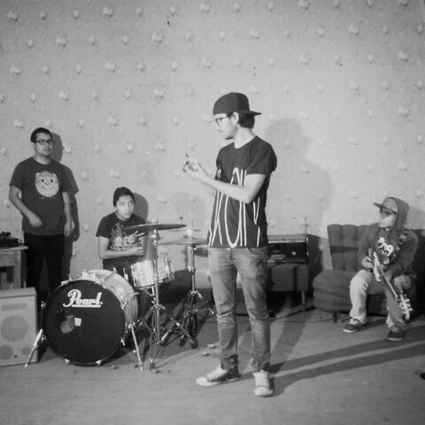 Humo & Espejos (feat. Estone Aka Ayer)