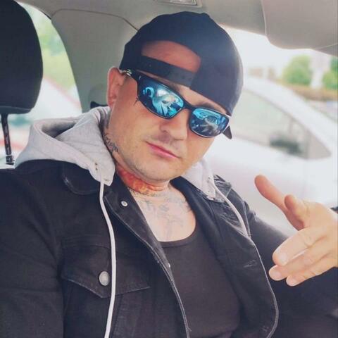 Oni Tylko Tego Chcą (feat. Wełenka)