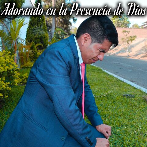 Adorando en el Rio de su Presencia