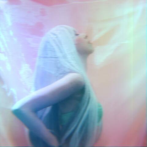 SIRENS (feat. Deverano)