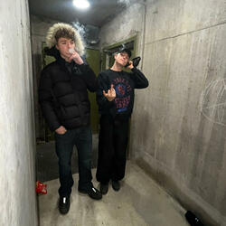 Angekommen (feat. M0)