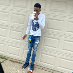 Free baby bro (feat. Lil dummy)