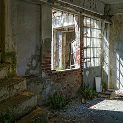 Ruin (feat. J432B)