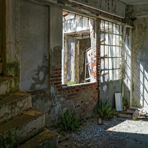 Ruin (feat. J432B)