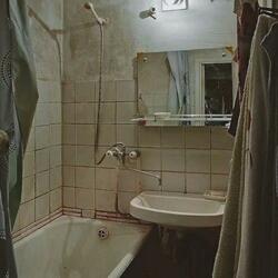 by the bathtub i don't cry (the sink does)