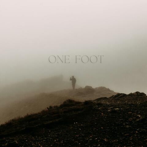 ONE FOOT: an ambient reflection