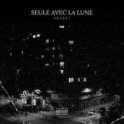 Seule avec la lune