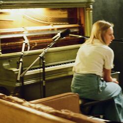 Minuteman (feat. Alice Judd) (Live at Rugs Unplugged)