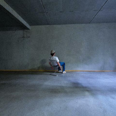 Starr die Wand an