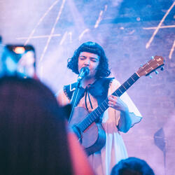 Noi nu ne privim (live Expirat)