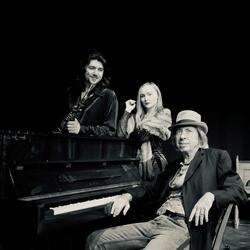 Eric Von T (feat. Stephen Davis, Linley Hamilton, Mike Mormecha & Barry McCrudden)