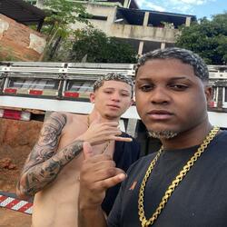 GLOCK NA ESQUERDA DIREITA BERETA (feat. MC Marlon PH)