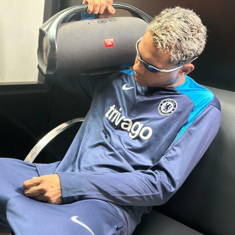 Eu vou dançando sem voce (feat. DJ TAK VADIÃO)