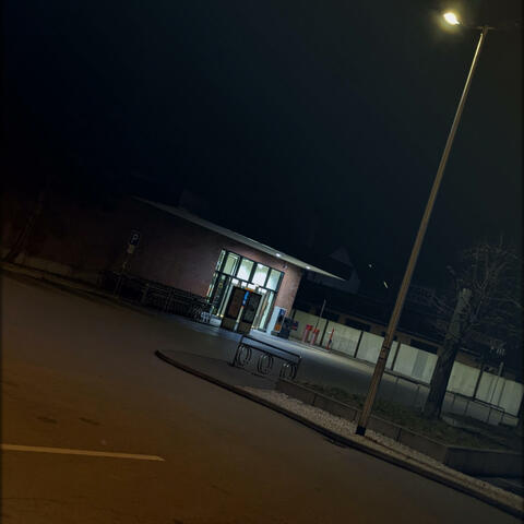 Aldi, why are you closed when I need you the most? (experimental)