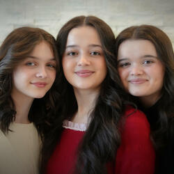 Pruncul S-a Nascut (Rachel, Rebeca & Emalyn Dinca)