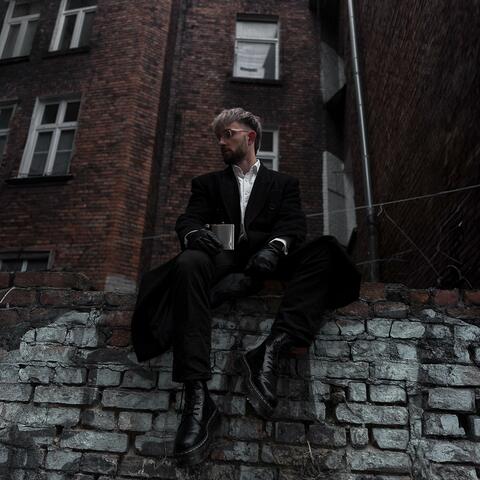 puste słowa & pełne butelki