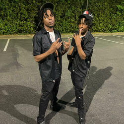 Twin & Me (feat. LuhMel252)