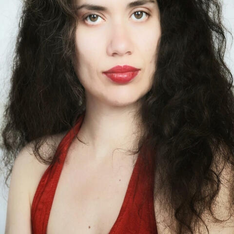 Howl to the moon as a wolf