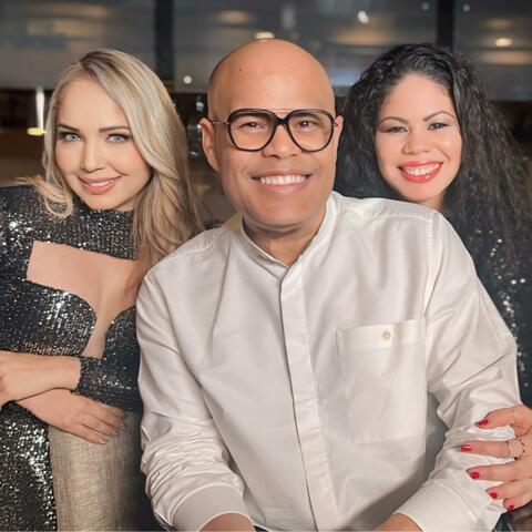 De Color de Rosa (feat. Zulinka Pérez & Rubby Pérez)