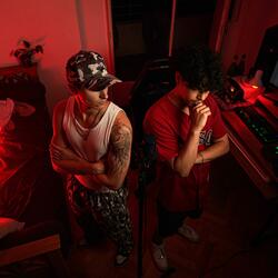 FRENETICO (feat. JOYZE)