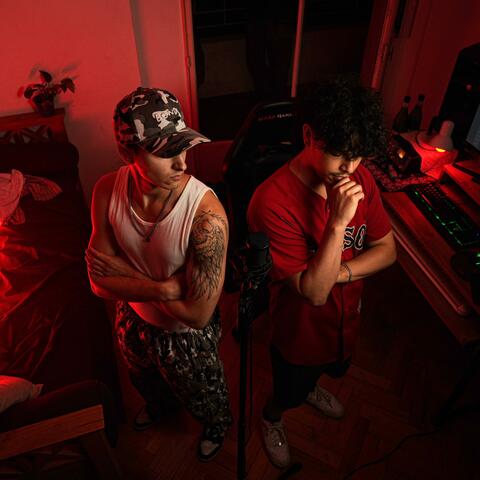 FRENETICO (feat. JOYZE)