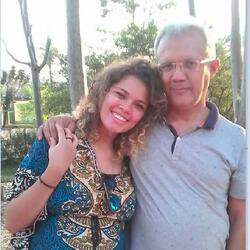 Tu chegou sorrindo, com aquele short colado