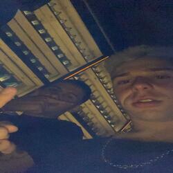 La Puerta (feat. EzeFLWw)