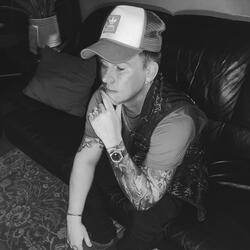 PLUG (feat. Lotto Jenx)