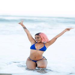 Zee Nxumalo (Khumula panty)
