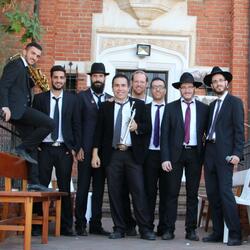 Shluchim Medley (feat. Simche Friedman & Mendi Jerufi)