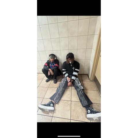 Lake show (feat. Chains Kafka)