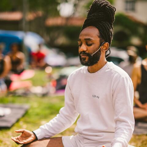 1-minute meditation breath in body and chest
