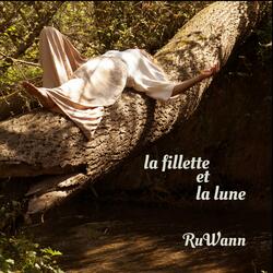 La fillette et la lune