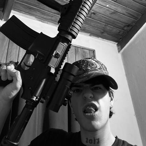 PISTOLON (feat. Baddlittle333kk & juanssin)