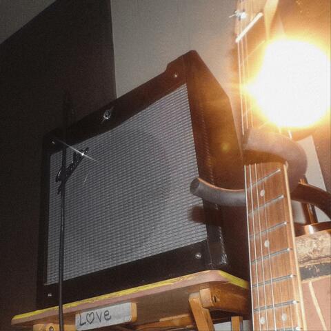 magazine girl (feat. uxbie)