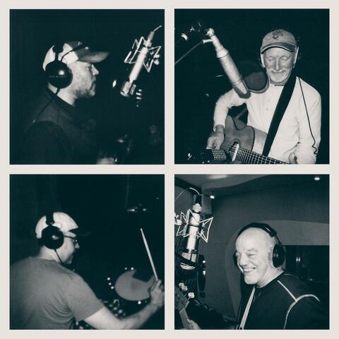 The Stray Dogs Live In Studio