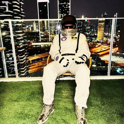 Coke Bottle (feat. Mexican OT & Gleezy)