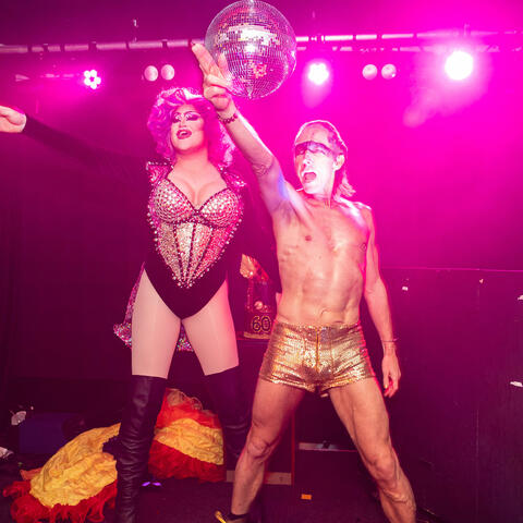 Gold Shorts (feat. Megs)