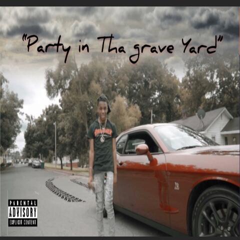 Party in Tha graveyard