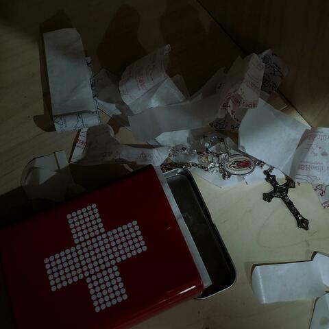 hurts me / look into me