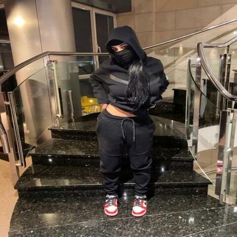 Crina negra x hoodtrap