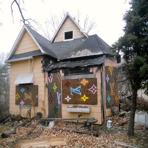 CRACK HOUSES