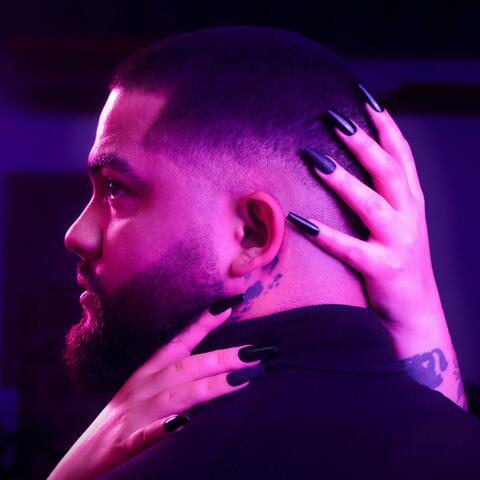 HANDS ON ME