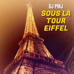Sous la Tour Eiffel