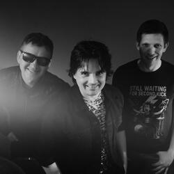 Ja te volim, ti me bacaš