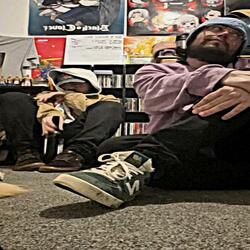 sidelines (feat. Andrew Queens)