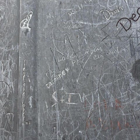 ü (feat. killcxnnxr)