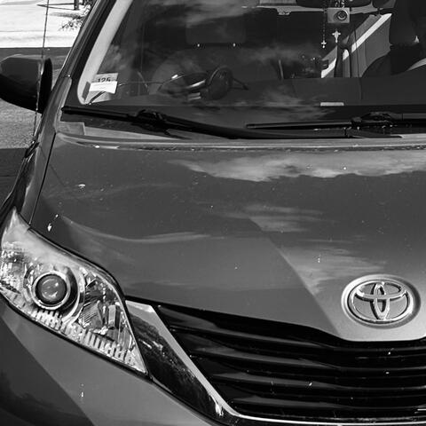 sienna freestyle (feat. ywrayver)